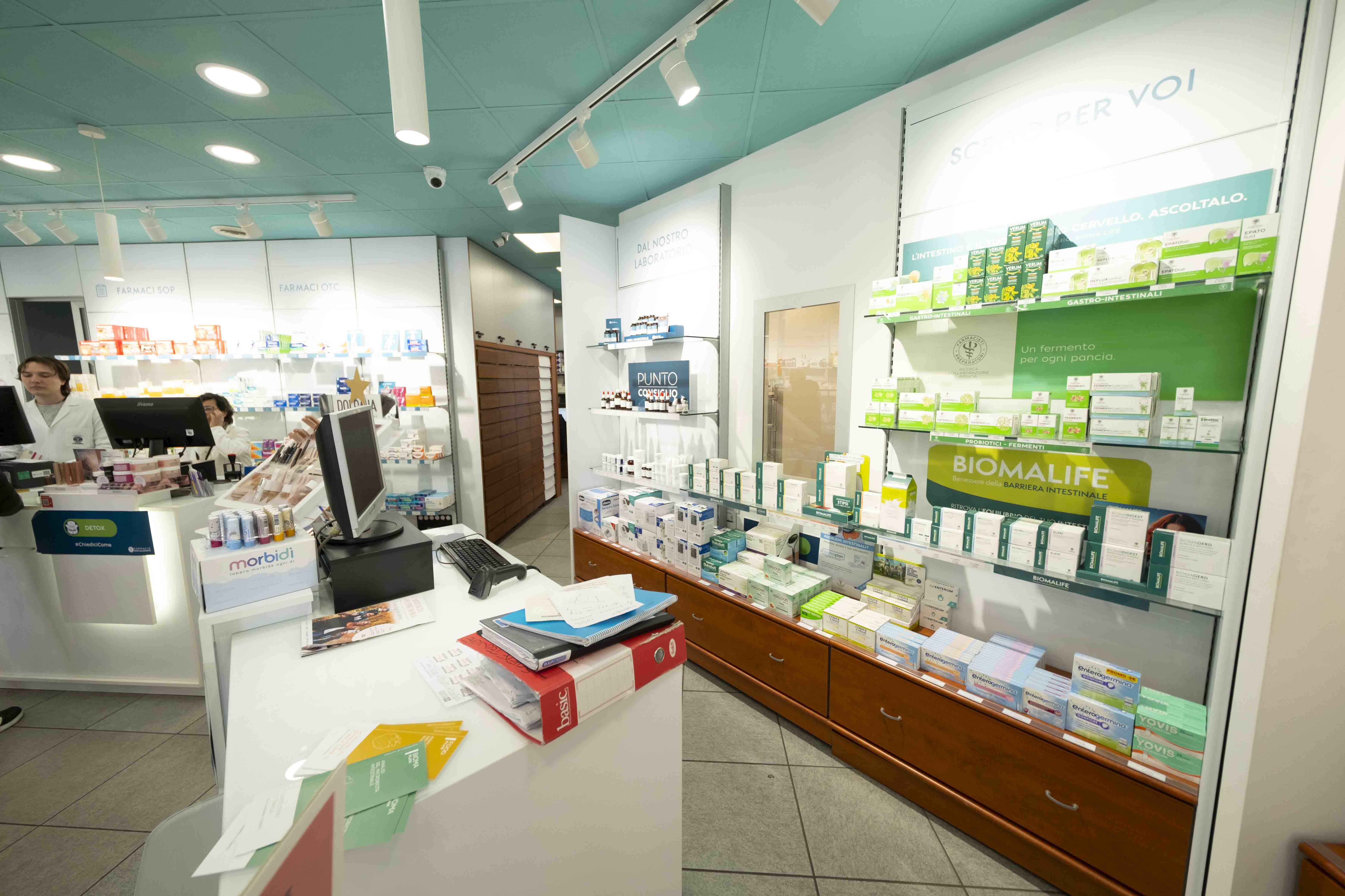 Interno della Farmacia Oltre Dora